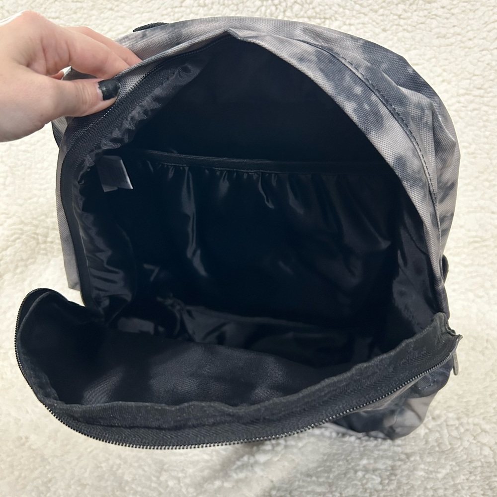 Stylish Gray Backpack - Picture 3 of 4